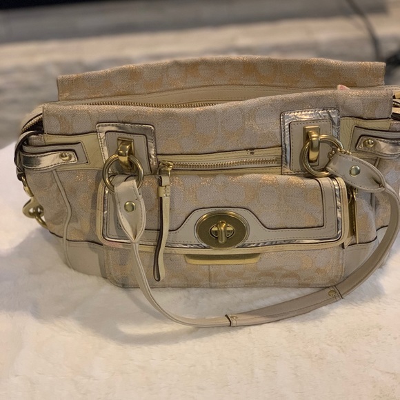 Authentic - Well loved Coach purse. Signs of use. - Picture 2 of 10